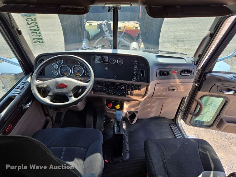 image for item YA0567 2017 Peterbilt 389 semi truck