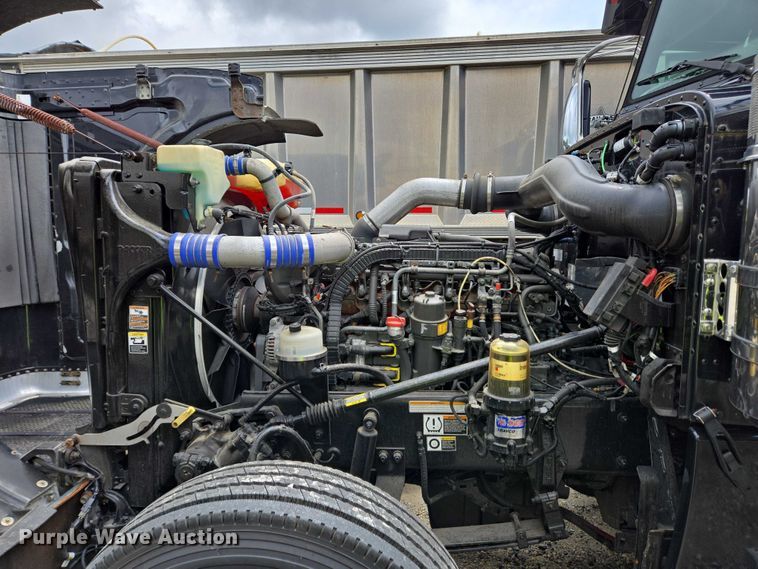 image for item YA0567 2017 Peterbilt 389 semi truck