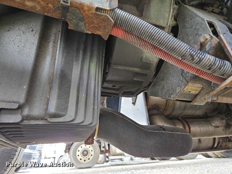 image for item YA0567 2017 Peterbilt 389 semi truck