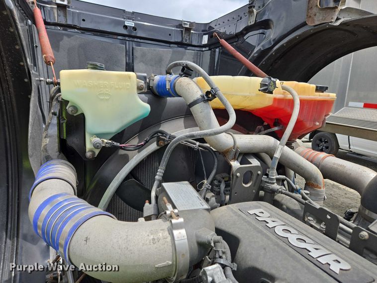 image for item YA0567 2017 Peterbilt 389 semi truck