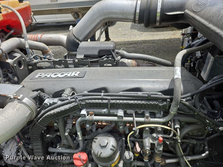 image for item YA0567 2017 Peterbilt 389 semi truck