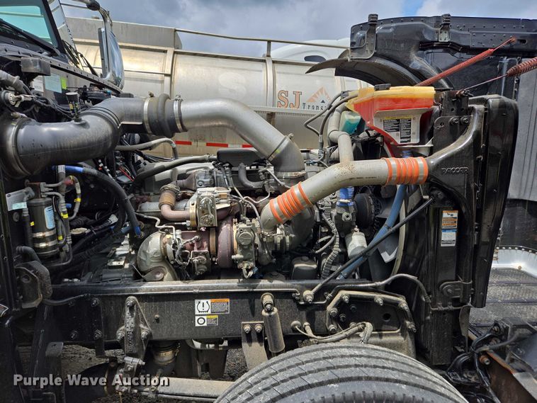 image for item YA0567 2017 Peterbilt 389 semi truck