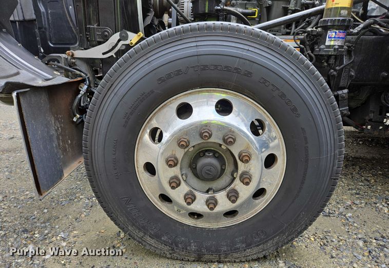 image for item YA0567 2017 Peterbilt 389 semi truck