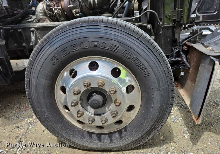 image for item YA0567 2017 Peterbilt 389 semi truck