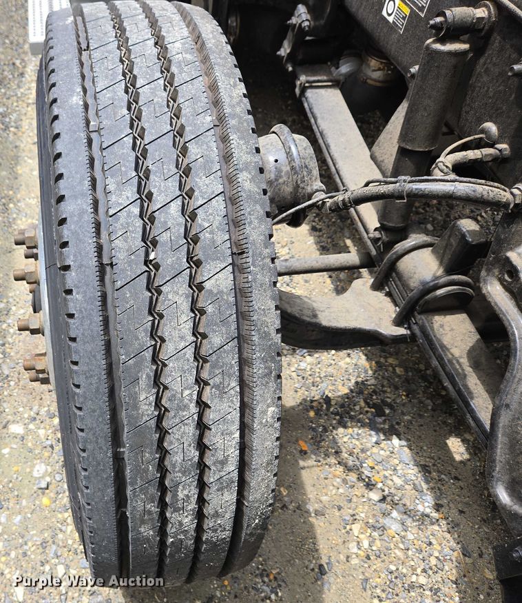 image for item YA0567 2017 Peterbilt 389 semi truck