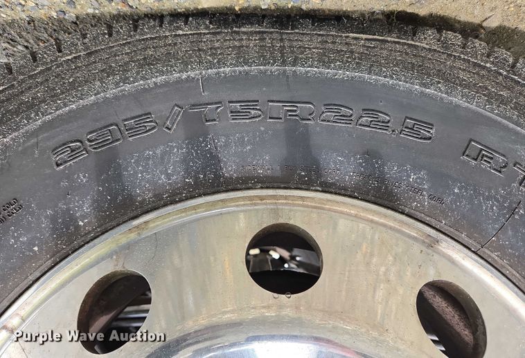 image for item YA0567 2017 Peterbilt 389 semi truck