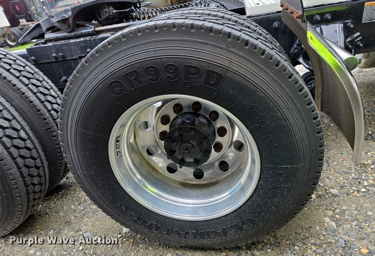 image for item YA0567 2017 Peterbilt 389 semi truck