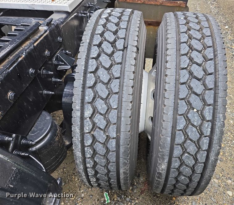 image for item YA0567 2017 Peterbilt 389 semi truck