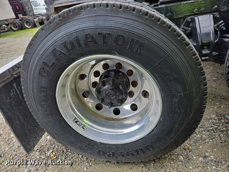 image for item YA0567 2017 Peterbilt 389 semi truck