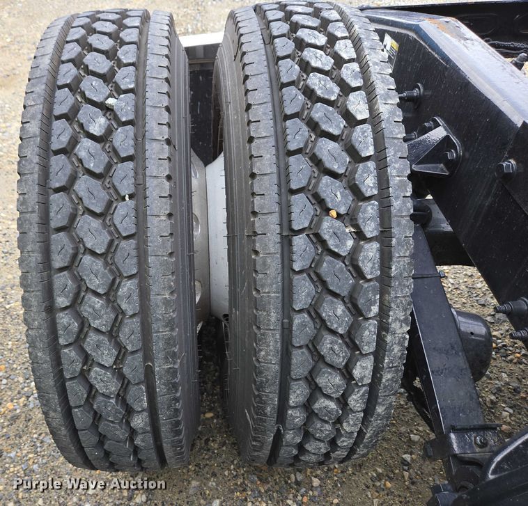 image for item YA0567 2017 Peterbilt 389 semi truck