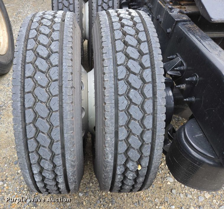 image for item YA0567 2017 Peterbilt 389 semi truck