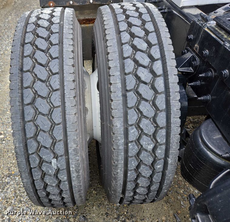 image for item YA0567 2017 Peterbilt 389 semi truck