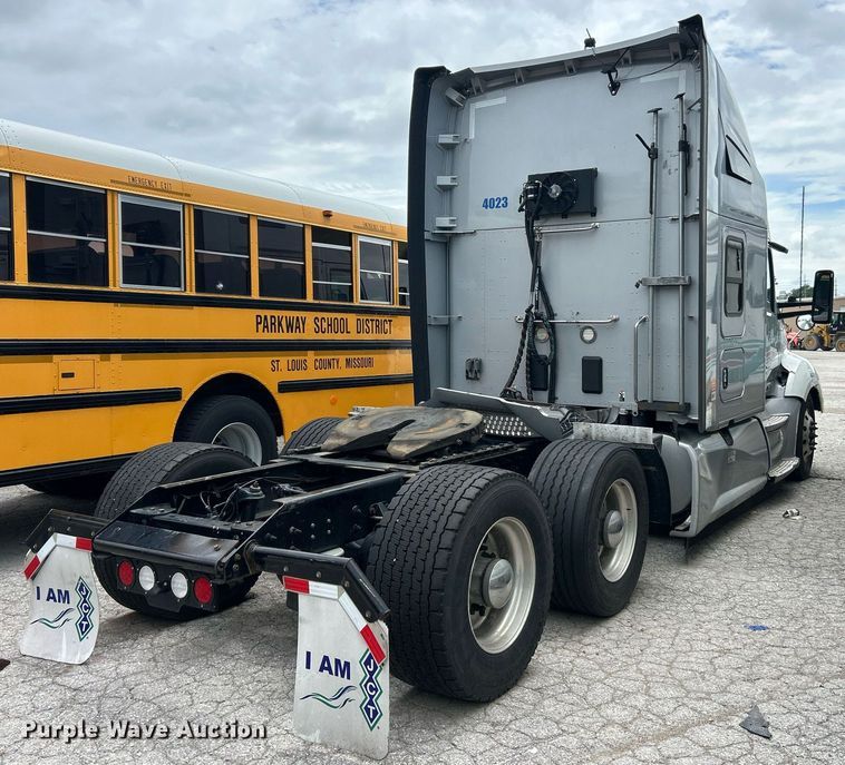 image for item YA0575 2020 Kenworth T680 semi truck