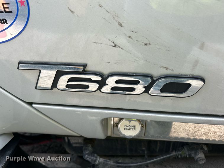 image for item YA0575 2020 Kenworth T680 semi truck