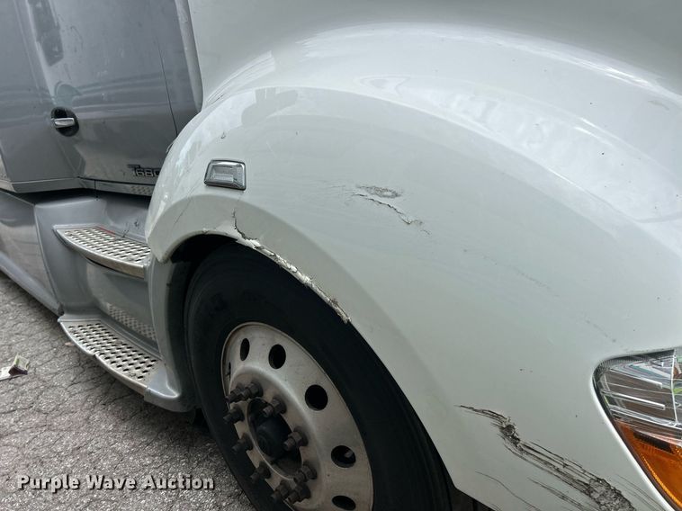 image for item YA0575 2020 Kenworth T680 semi truck
