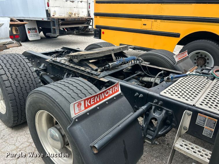 image for item YA0575 2020 Kenworth T680 semi truck
