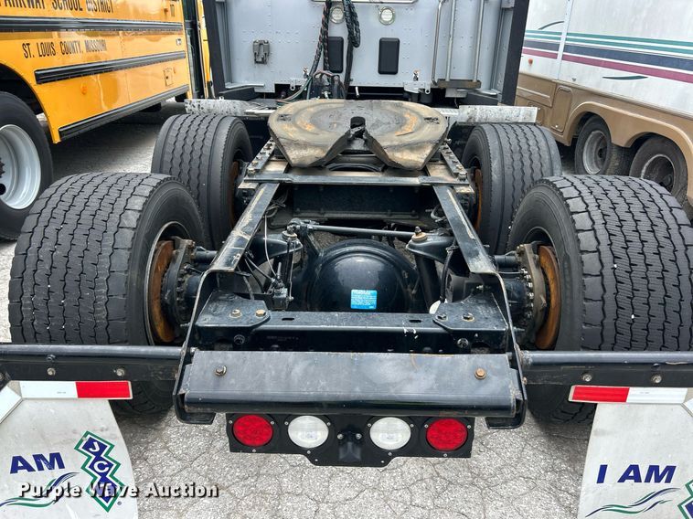 image for item YA0575 2020 Kenworth T680 semi truck