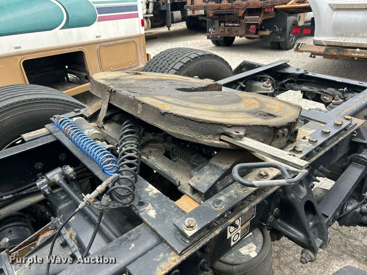 image for item YA0575 2020 Kenworth T680 semi truck