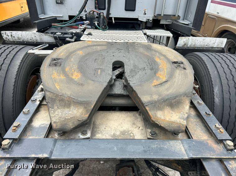 image for item YA0575 2020 Kenworth T680 semi truck