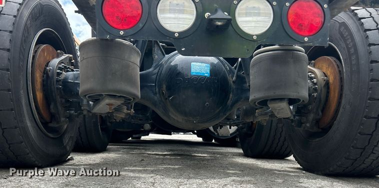 image for item YA0575 2020 Kenworth T680 semi truck