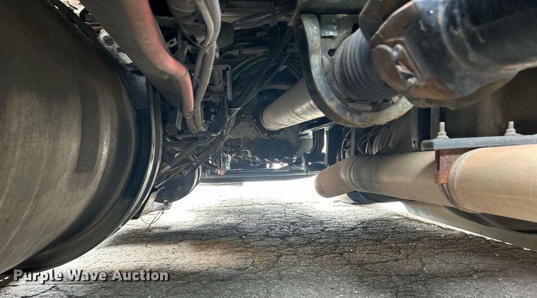 image for item YA0575 2020 Kenworth T680 semi truck