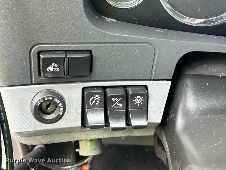 image for item YA0575 2020 Kenworth T680 semi truck