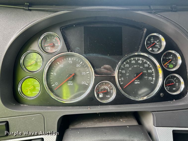 image for item YA0575 2020 Kenworth T680 semi truck