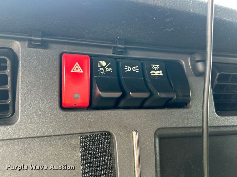 image for item YA0575 2020 Kenworth T680 semi truck