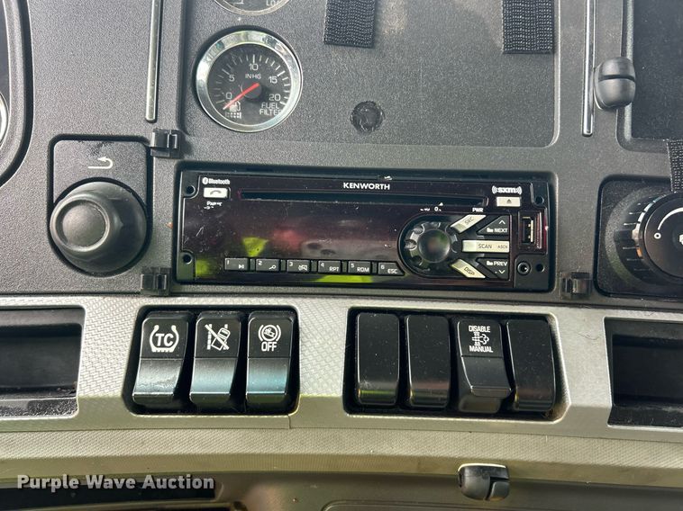 image for item YA0575 2020 Kenworth T680 semi truck