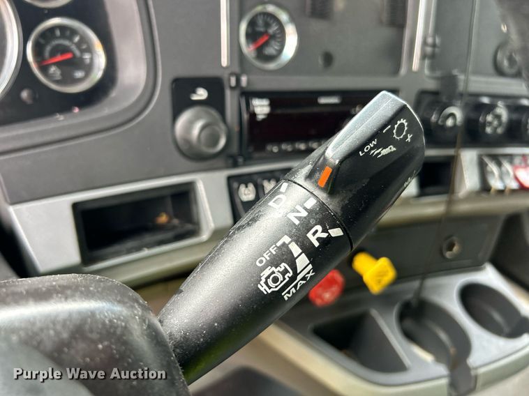 image for item YA0575 2020 Kenworth T680 semi truck