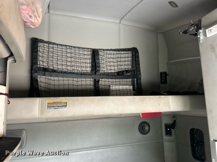 image for item YA0575 2020 Kenworth T680 semi truck