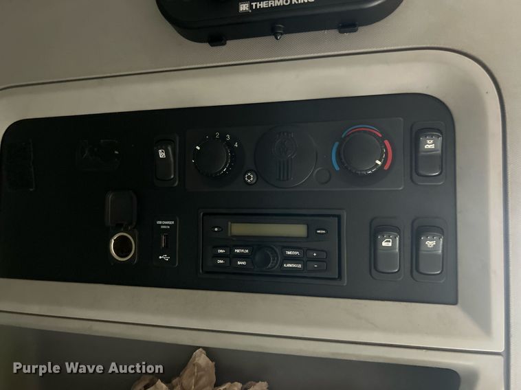 image for item YA0575 2020 Kenworth T680 semi truck