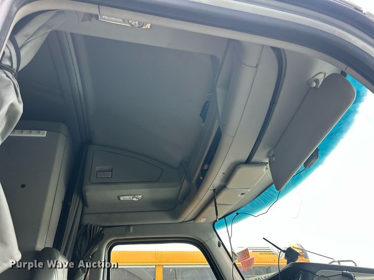 image for item YA0575 2020 Kenworth T680 semi truck