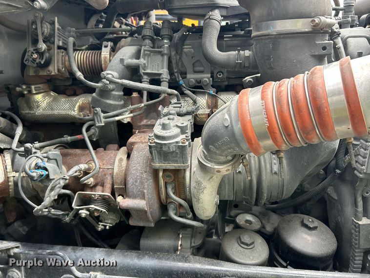 image for item YA0575 2020 Kenworth T680 semi truck