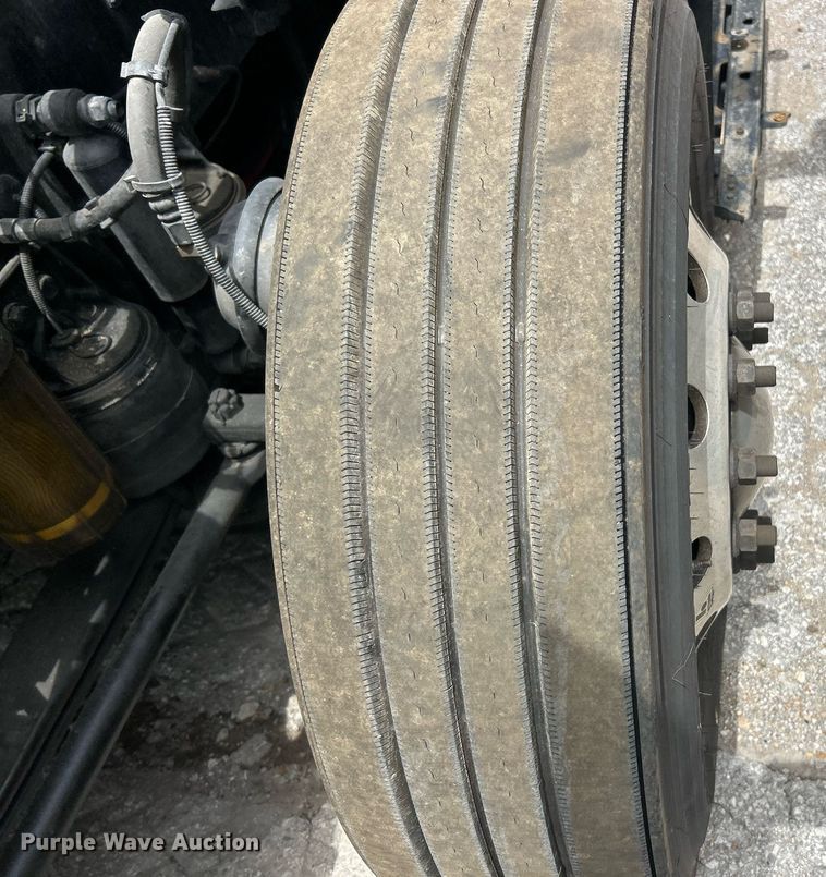 image for item YA0575 2020 Kenworth T680 semi truck