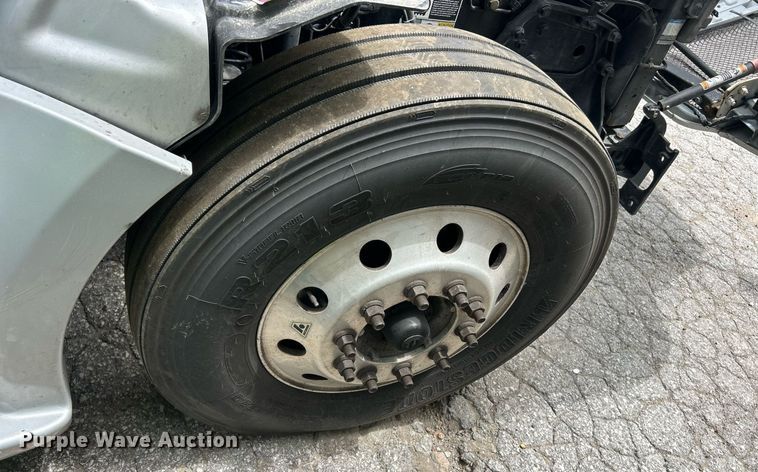 image for item YA0575 2020 Kenworth T680 semi truck