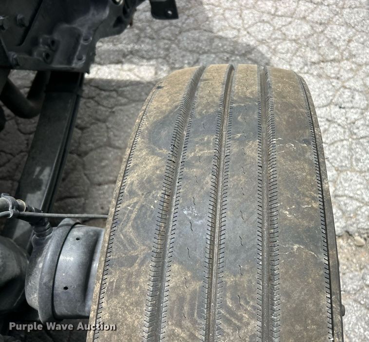 image for item YA0575 2020 Kenworth T680 semi truck