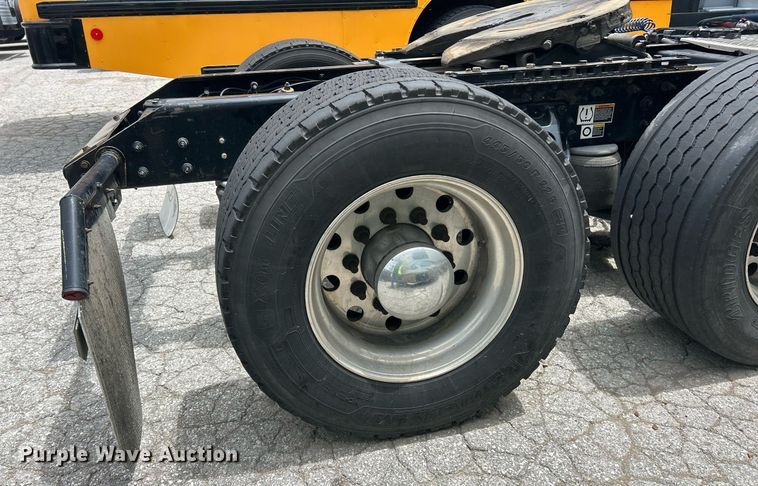 image for item YA0575 2020 Kenworth T680 semi truck