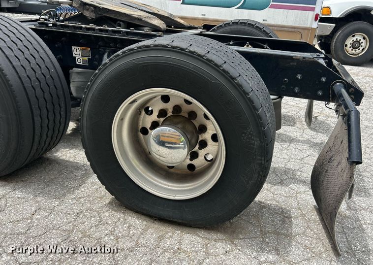 image for item YA0575 2020 Kenworth T680 semi truck