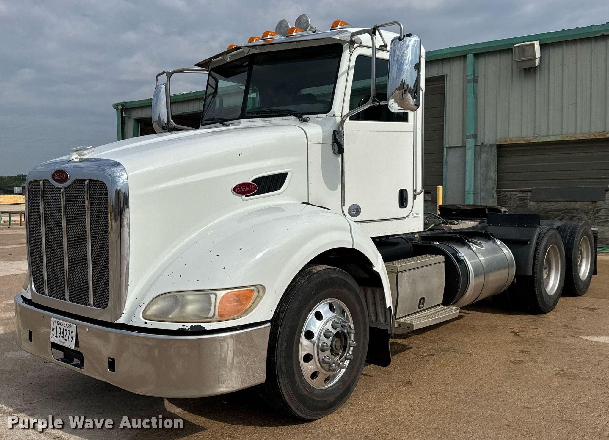2014 Peterbilt 384 semi truck in Halstead, KS | Item DY0177