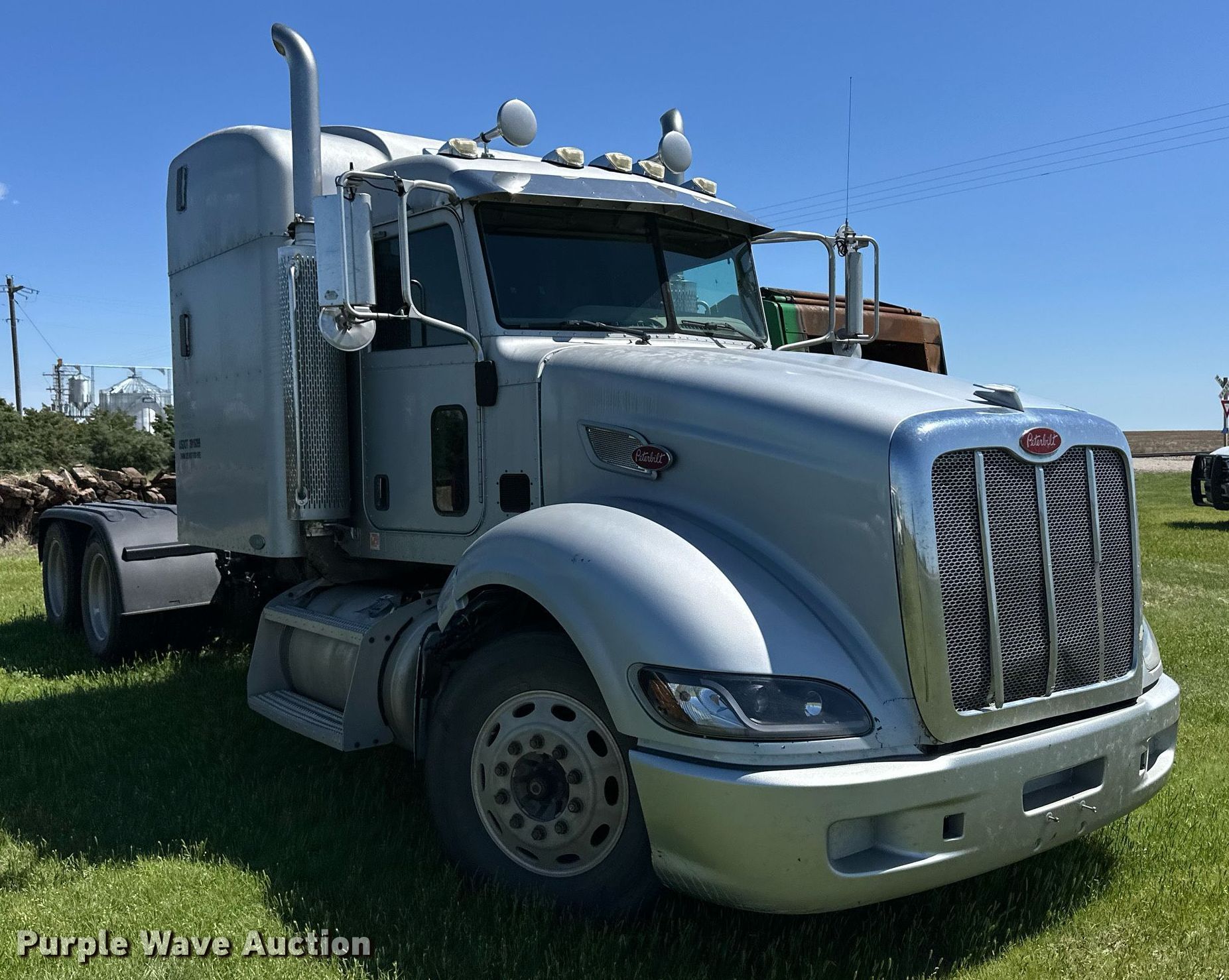2007 Peterbilt 386 semi truck in Dighton , KS | Item EQ4772