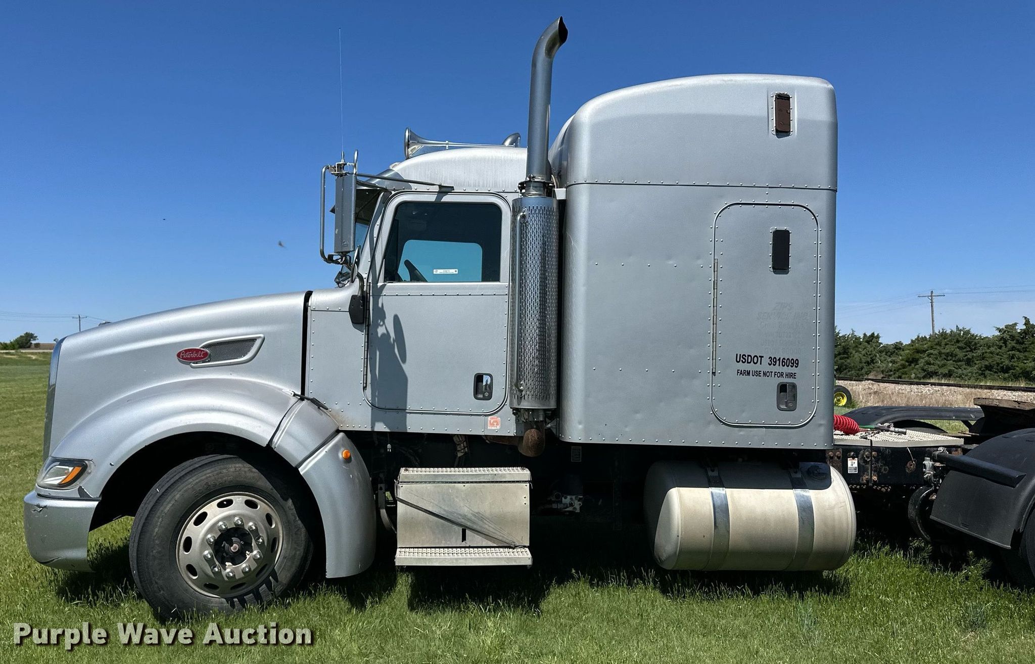 2007 Peterbilt 386 semi truck in Dighton , KS | Item EQ4772