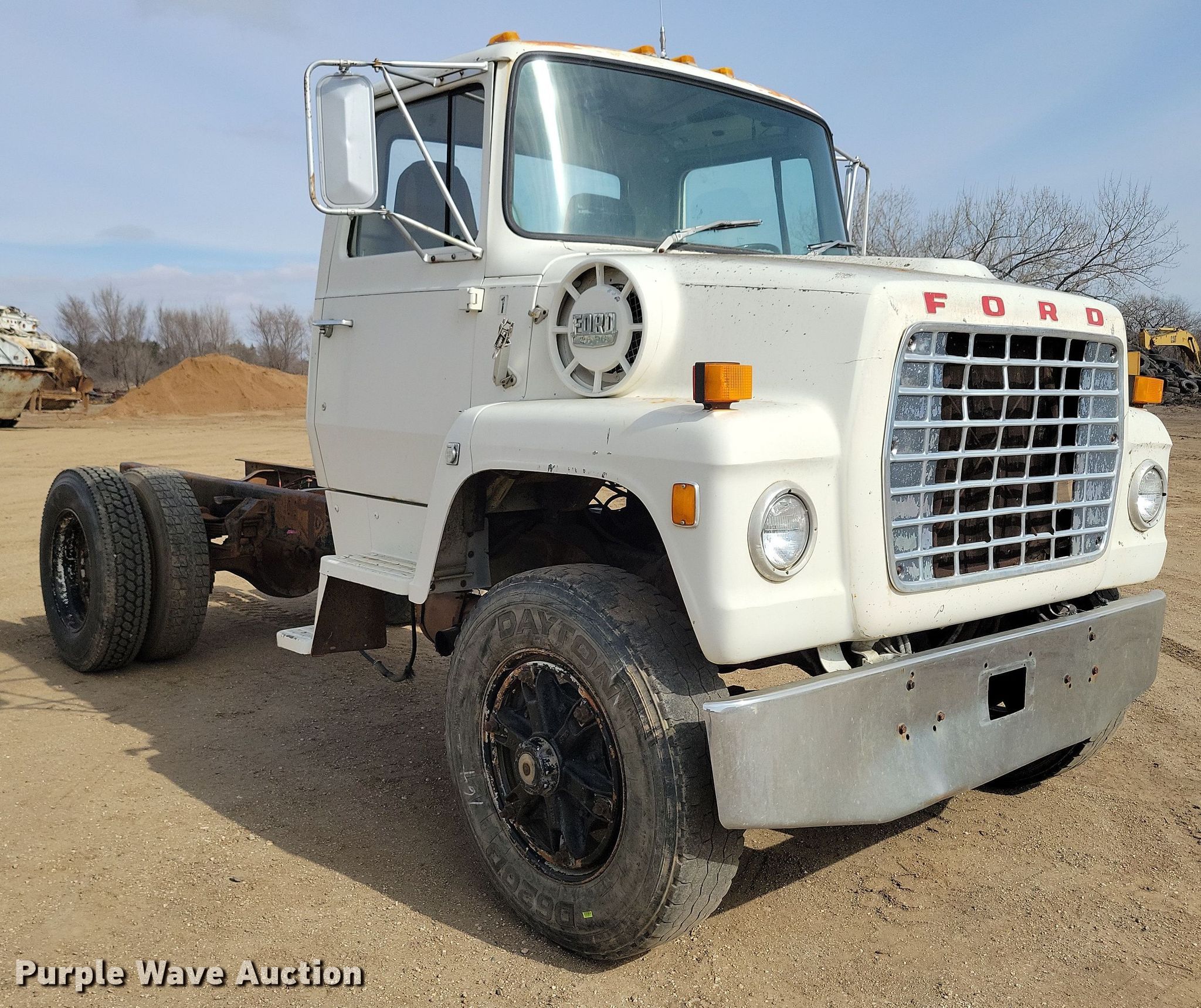 1982 Ford LN8000 truck cab and chassis in Howard, SD | Item