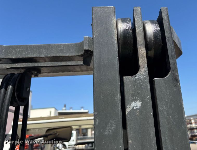 image for item DH8633 2017 UniCarriers PF50 forklift