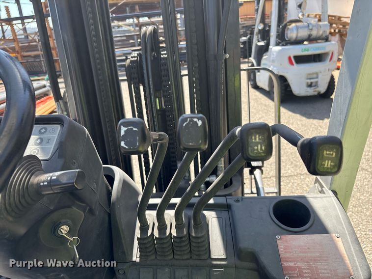 image for item DH8633 2017 UniCarriers PF50 forklift