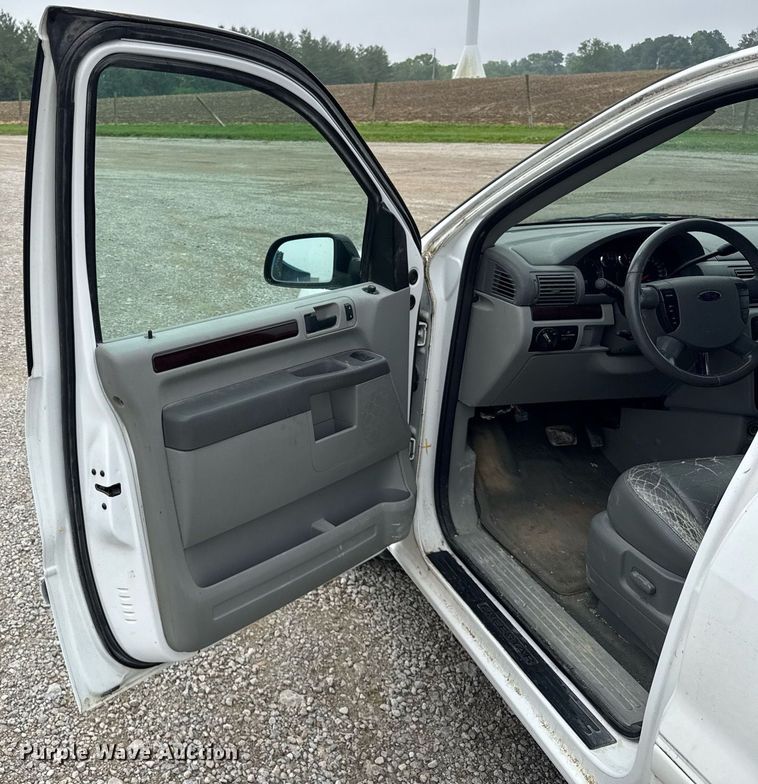 image for item DI9001 2006 Ford Freestyle van