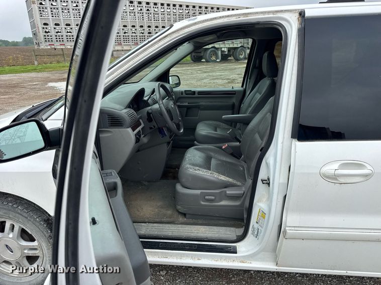 image for item DI9001 2006 Ford Freestyle van