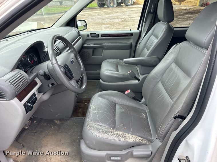 image for item DI9001 2006 Ford Freestyle van