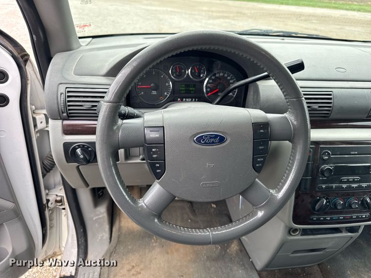 image for item DI9001 2006 Ford Freestyle van