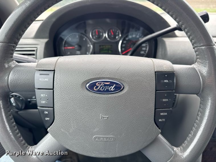 image for item DI9001 2006 Ford Freestyle van